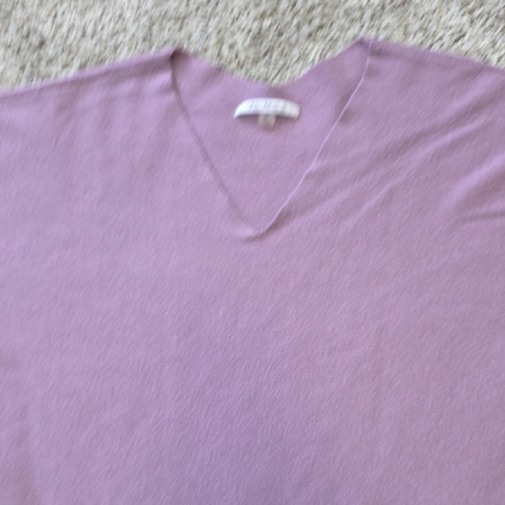 Elegant Lavender V-Neck Sweater - Picture 5 of 9